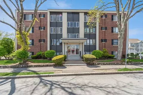 50 Tuttle St #15, Wakefield, MA 01880