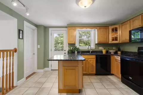12 Maple Rd, Melrose, MA 02176 photo 9
