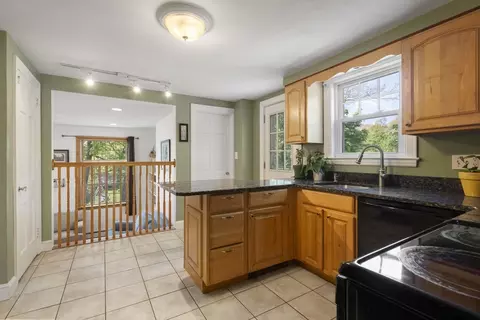 12 Maple Rd, Melrose, MA 02176 photo 10