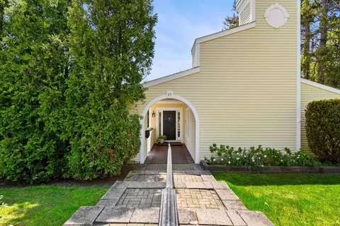 89 Nanepashemet St, Marblehead, MA 01945