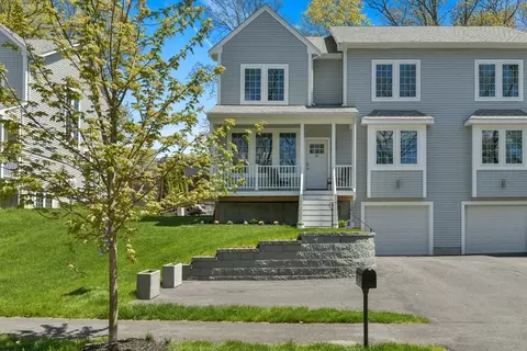 32 Power Ln #32, Norwood, MA 02062