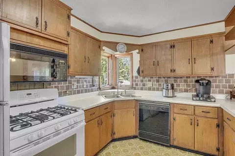 41 Murray Rd, Ashburnham, MA 01430 photo 2
