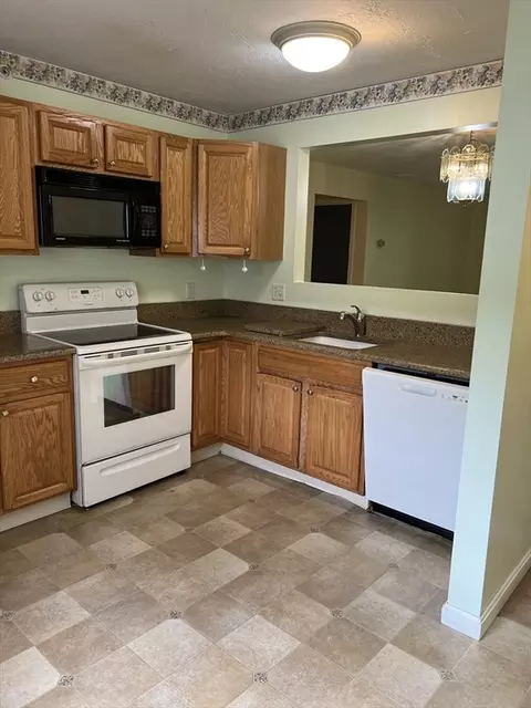 330 Sunderland Rd #55, Worcester, MA 01604 photo 9