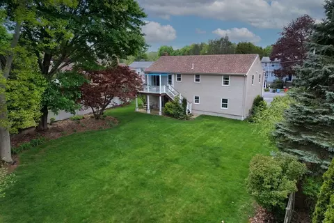Exterior - 39 Riverside Dr, Reading, MA 01867 photo 6 of 10