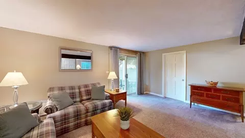 Living - 39 Riverside Dr, Reading, MA 01867 photo 3 of 4