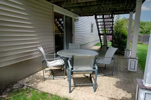Exterior - 39 Riverside Dr, Reading, MA 01867 photo 7 of 10