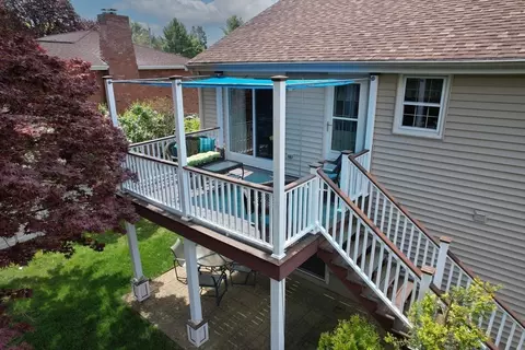 Exterior - 39 Riverside Dr, Reading, MA 01867 photo 5 of 10