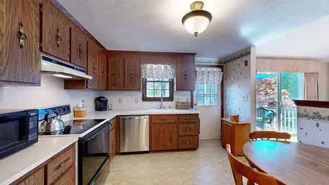 Kitchen - 39 Riverside Dr, Reading, MA 01867 photo 1 of 2