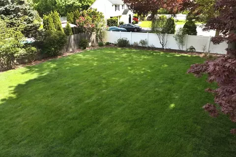 Exterior - 39 Riverside Dr, Reading, MA 01867 photo 8 of 10