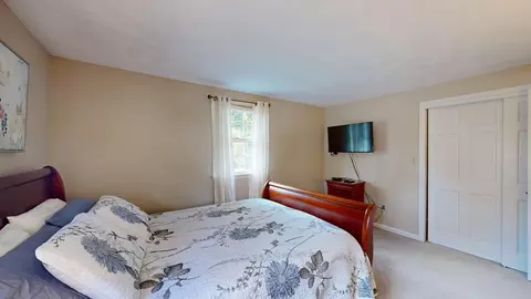 Bedroom - 39 Riverside Dr, Reading, MA 01867 photo 2 of 5
