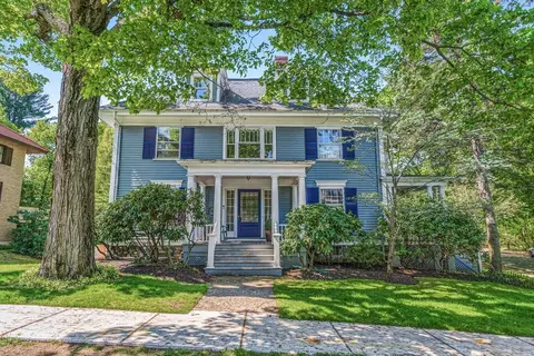 20 Bacon St #A, Winchester, MA 01890