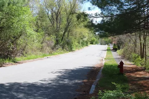 5 Paddock Ln, Millis, MA 02054