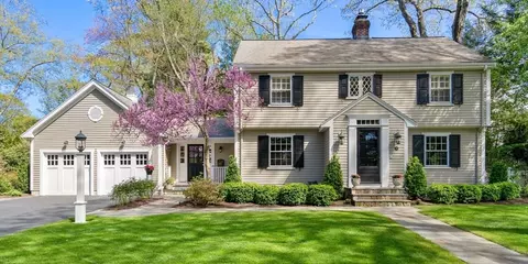 30 Park Ave, Wellesley, MA 02481