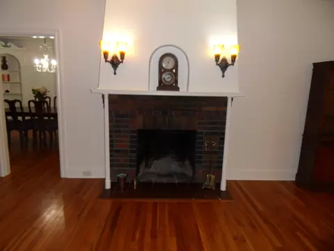 Living - 28 S Flagg St, Worcester, MA 01602 photo 4 of 5