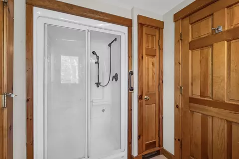 Bath - 16 Grandview Rd, Danvers, MA 01923 photo 4 of 5