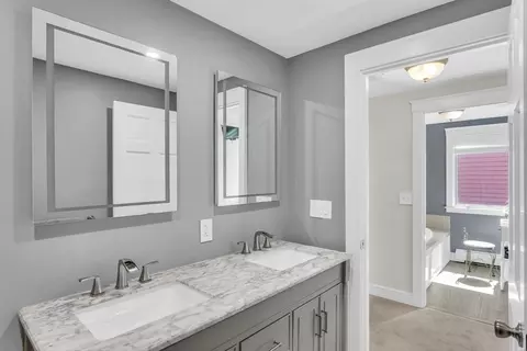 Entry Way - 16 Grandview Rd, Danvers, MA 01923 photo 1 of 2