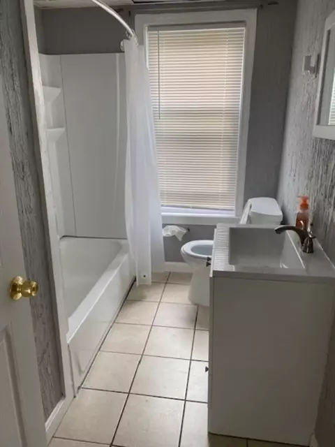 Bath - 55 Prospect St, Fall River, MA 02720 photo 3 of 4