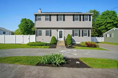 28 Duren Ave, Woburn, MA 01801