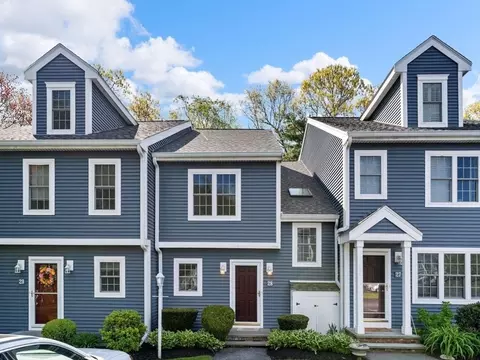 28 Hobart Ln #28, Rockland, MA 02370