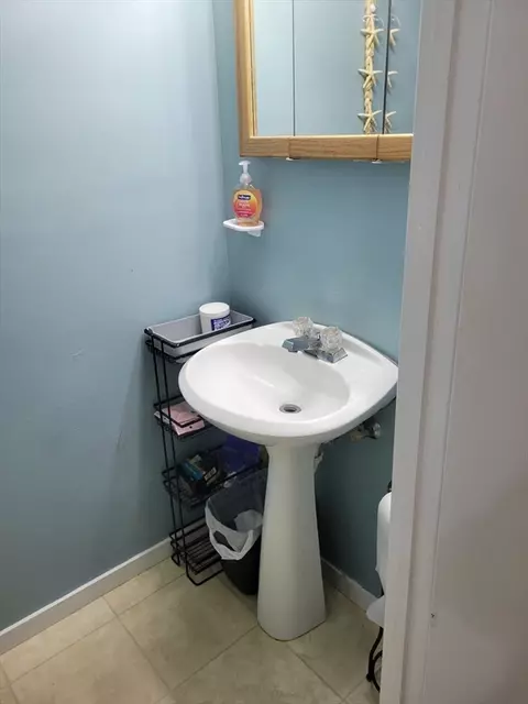 Bath - 2220 Pendleton Ave #6227 B, Chicopee, MA 01022 photo 4 of 5