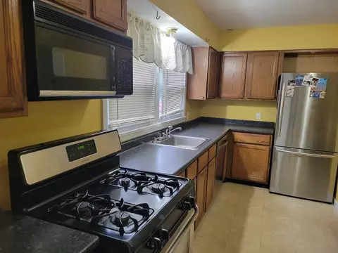 Kitchen - 2220 Pendleton Ave #6227 B, Chicopee, MA 01022 photo 2 of 3
