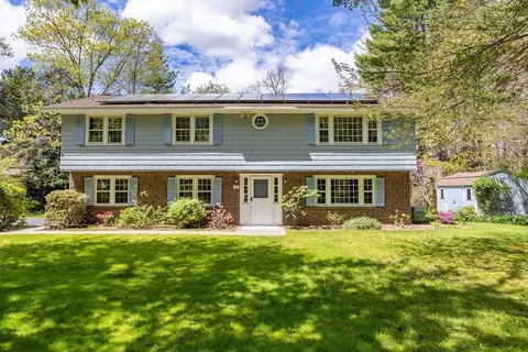 22 Meadowbrook Rd, Bedford, MA 01730