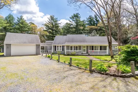 450 Santuit-newtown Rd, Barnstable, MA 02648