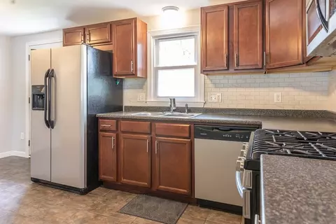 25 Lively Ln, Springfield, MA 01109 photo 6