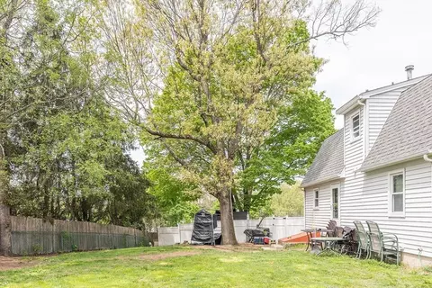 25 Lively Ln, Springfield, MA 01109 photo 41