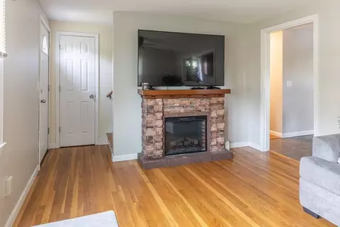 25 Lively Ln, Springfield, MA 01109 photo 12