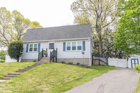 25 Lively Ln, Springfield, MA 01109 photo 2