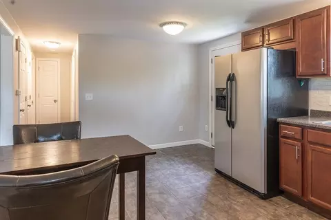 25 Lively Ln, Springfield, MA 01109 photo 7