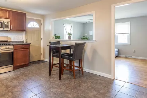 25 Lively Ln, Springfield, MA 01109 photo 5