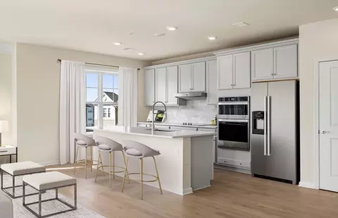 4 Stratton Dr #104, Woburn, MA 01801