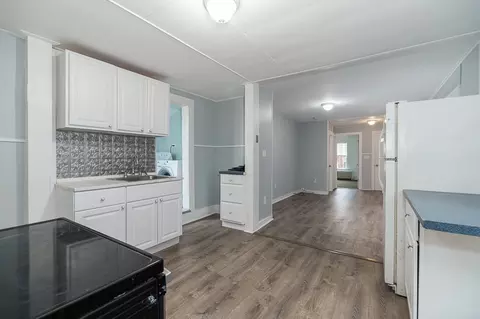 Entry Way - 5 Fair St, Gloucester, MA 01930 photo 2 of 3