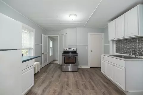 Entry Way - 5 Fair St, Gloucester, MA 01930 photo 1 of 3
