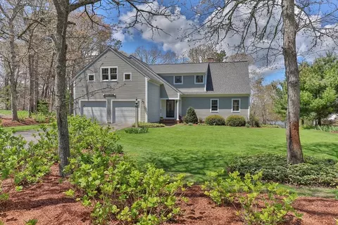 5 Eldridge Pond Rd, Harwich, MA 02645
