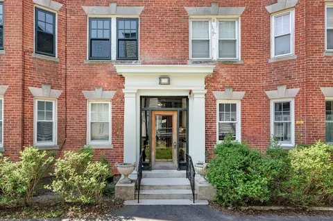 35 Pemberton St #4, Cambridge, MA 02140