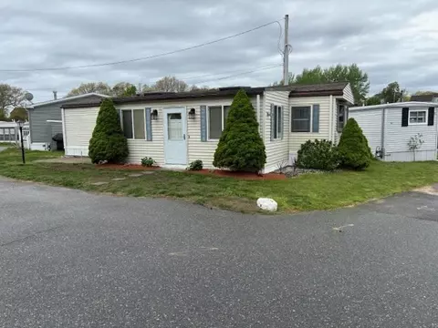 56 Dots Ln, Buzzards Bay, MA 02532