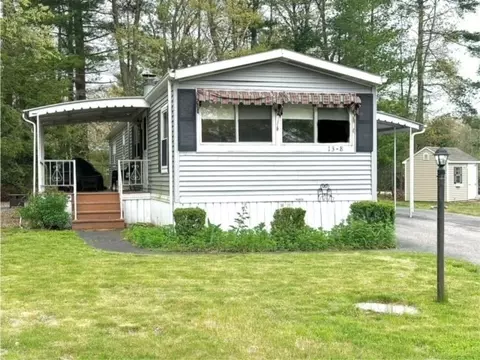 13 S Meadow Vlg # -8, Carver, MA 02330