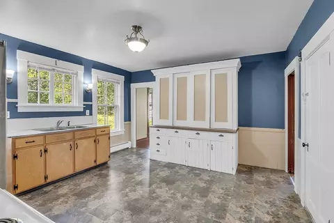 19 Howe St, Orange, MA 01364 photo 4