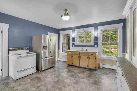 19 Howe St, Orange, MA 01364 photo 2