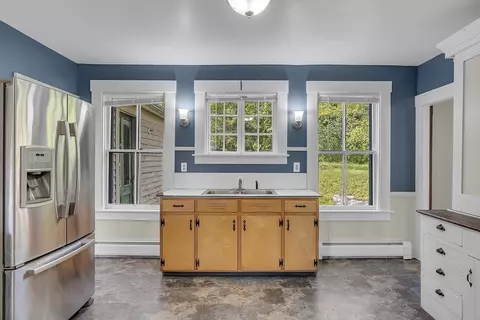 19 Howe St, Orange, MA 01364 photo 3