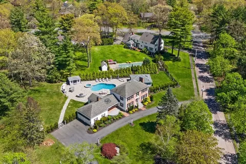 1 Landsdowne Ct, Lynnfield, MA 01940