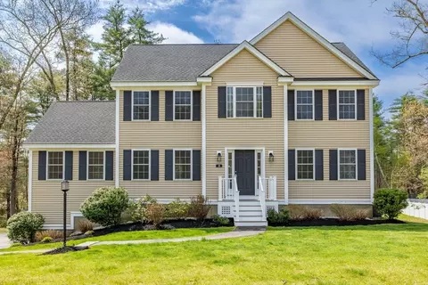 10 Chapman St, Dunstable, MA 01827