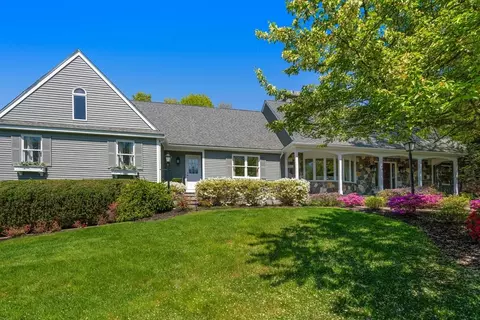 71 Cranberry Ln, Needham, MA 02492 photo 2