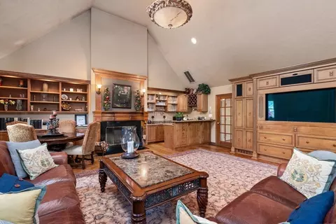 71 Cranberry Ln, Needham, MA 02492 photo 9