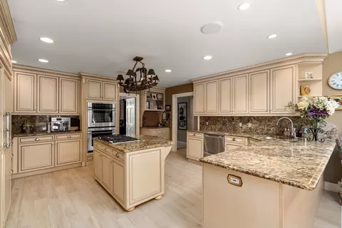 71 Cranberry Ln, Needham, MA 02492 photo 10