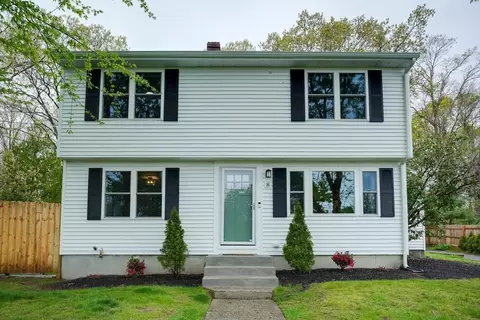 8 Chamberlain Rd, Bellingham, MA 02019