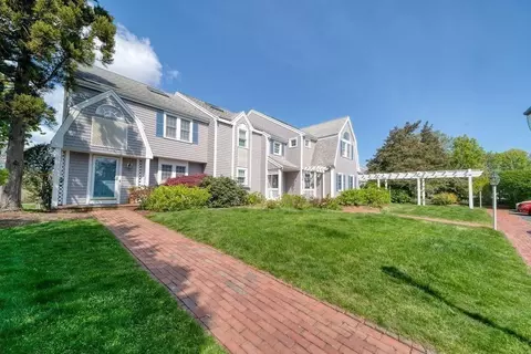 381 Ocean St #1, Hyannis, MA 02601 photo 4